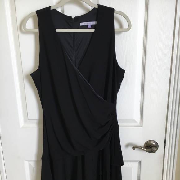 LUXE Dresses & Skirts - LUXE by Carmen Marc Valvo Black dress